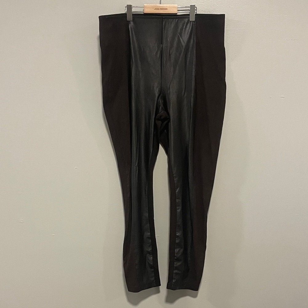 Peter Nygard Black Faux Leather Leggings